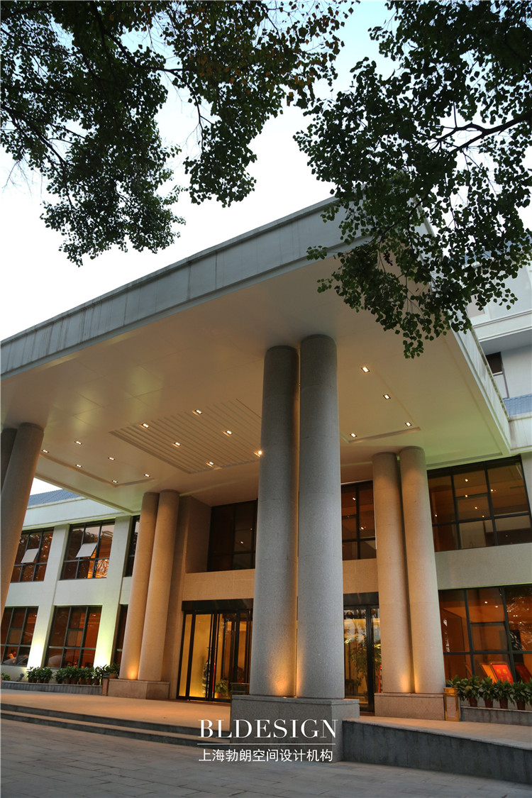 河師大沁園精品商務酒店外觀門頭設(shè)計實景圖