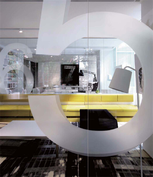 通透 簡約的現(xiàn)代風(fēng)格辦公空間設(shè)計(jì)