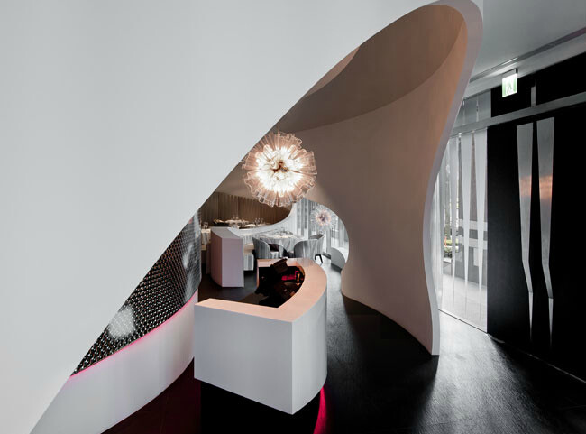 蒙太奇手法打造的創(chuàng)意料理餐飲會所設(shè)計欣賞