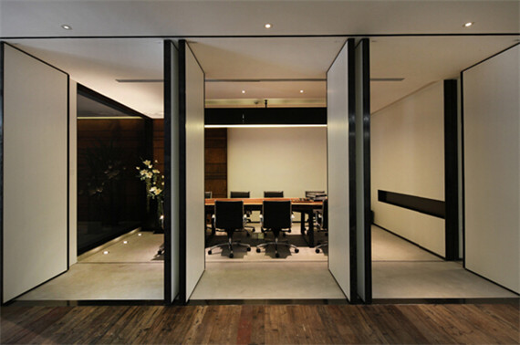 創(chuàng)意企業(yè)辦公室設(shè)計方案之會議室