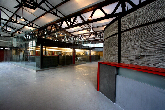 工廠感十足的辦公空間設(shè)計