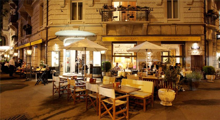 藝術(shù)風(fēng)味的酒店餐廳設(shè)計