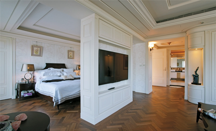 山水怡居·歐式新古典復(fù)式別墅主臥設(shè)計案例