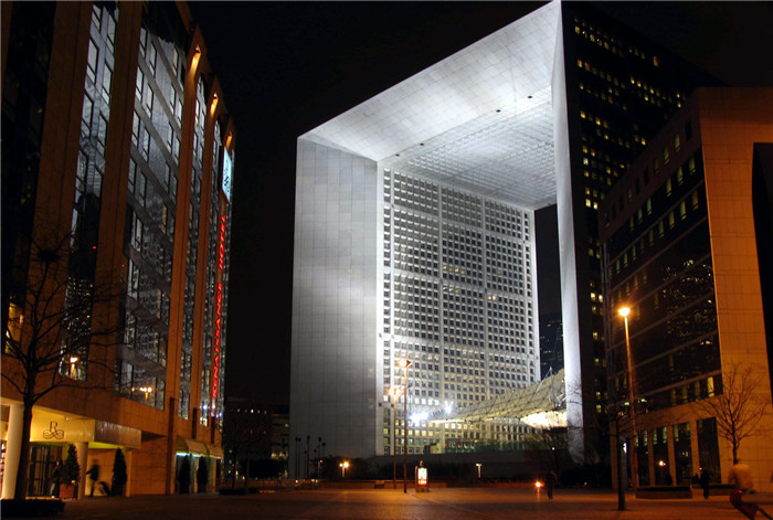 法國(guó)新凱旋門(mén)夜景