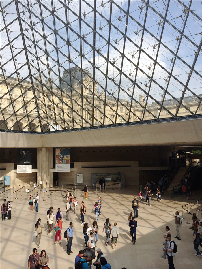 上海勃朗設(shè)計團隊步入世界著名藝術(shù)殿堂——盧浮宮