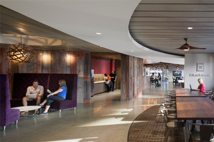 色彩活躍的辦公室設(shè)計