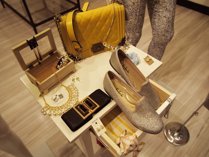 溫馨時(shí)尚的女裝專賣店設(shè)計(jì)