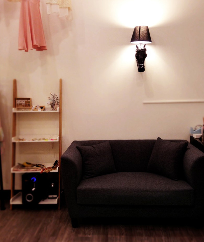 商場(chǎng)女裝專賣店店面設(shè)計(jì)方案