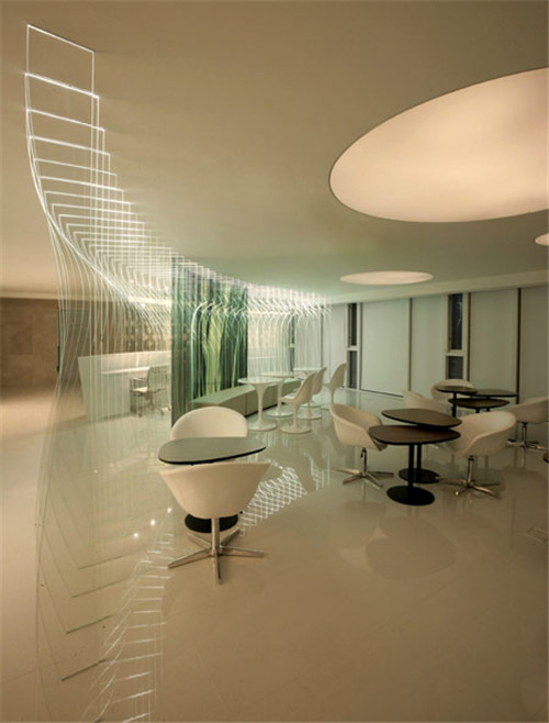 以黑白色調(diào)為主的辦公空間設(shè)計