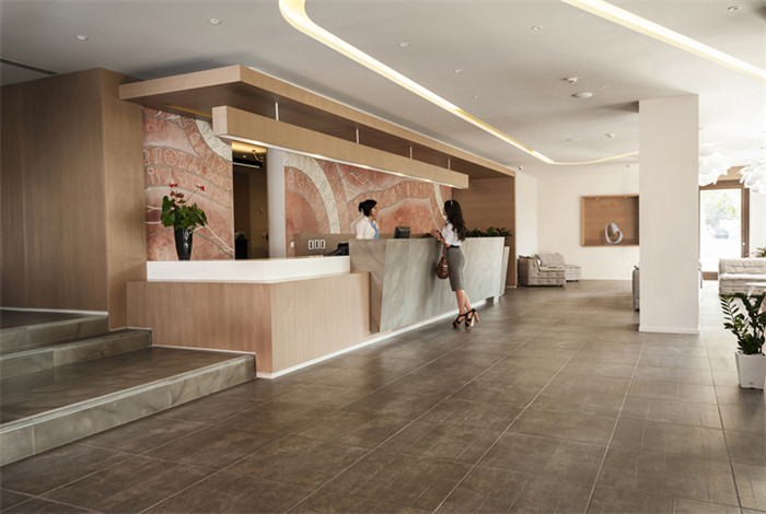 簡(jiǎn)單明朗的酒店大堂