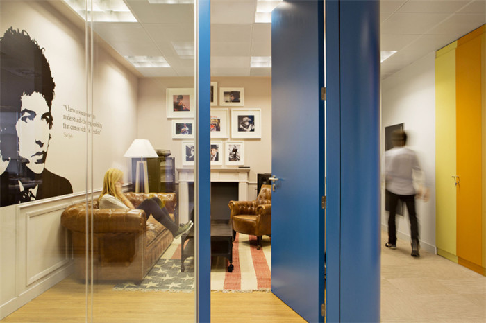 清新簡約的國外辦公室設(shè)計