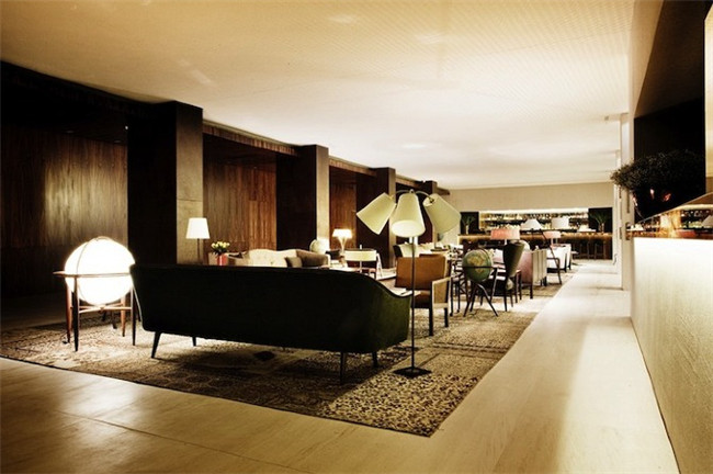 簡單而不失豪華的酒店大廳