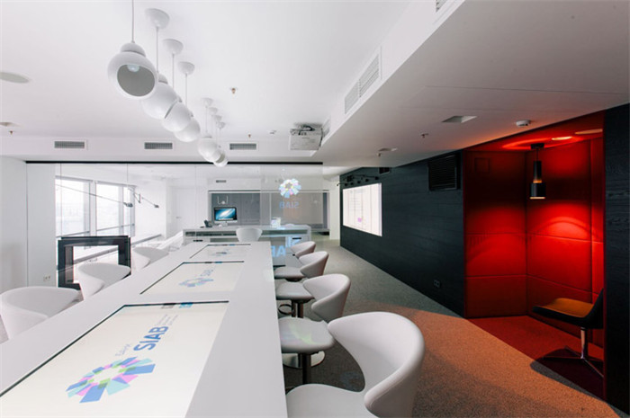 色彩的視覺沖擊：國外特色辦公室