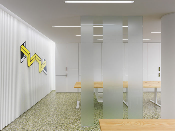 簡(jiǎn)單的辦公室空間設(shè)計(jì)