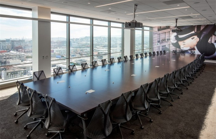 低調(diào)沉穩(wěn)的會(huì)議室設(shè)計(jì)