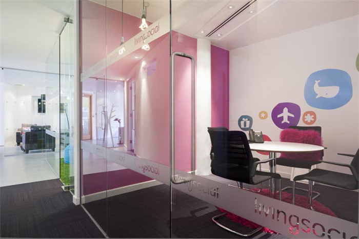 色彩活躍的創(chuàng)意辦公區(qū)局部空間設(shè)計(jì)