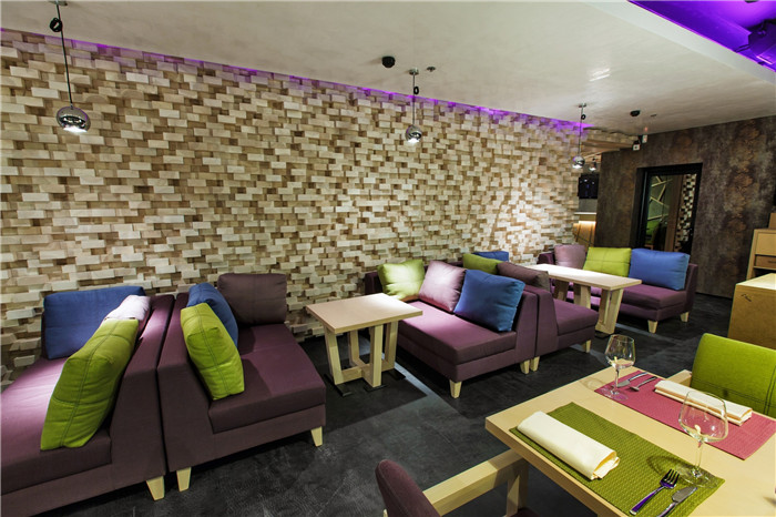 精致的西餐廳室內(nèi)設(shè)計(jì)