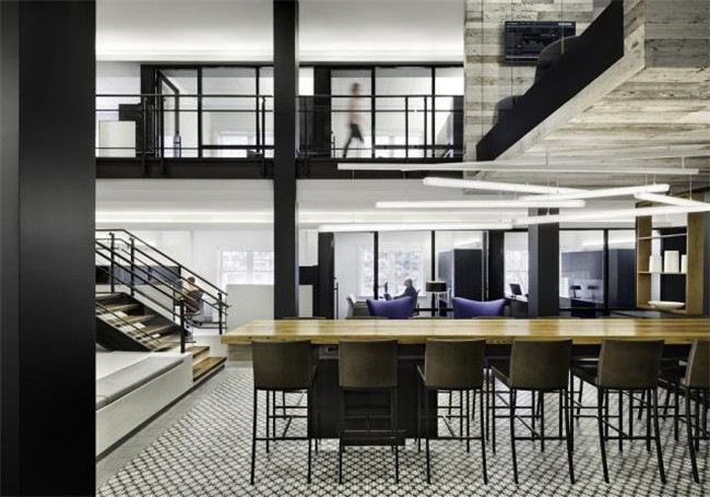 低調(diào)沉穩(wěn)的辦公區(qū)域設(shè)計