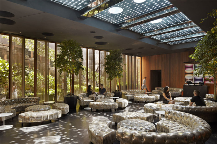 寬敞的酒店室內(nèi)空間設(shè)計(jì)