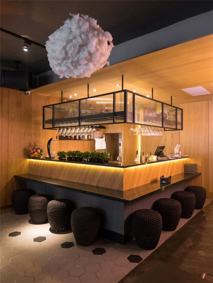 酒吧吧臺設(shè)計(jì)