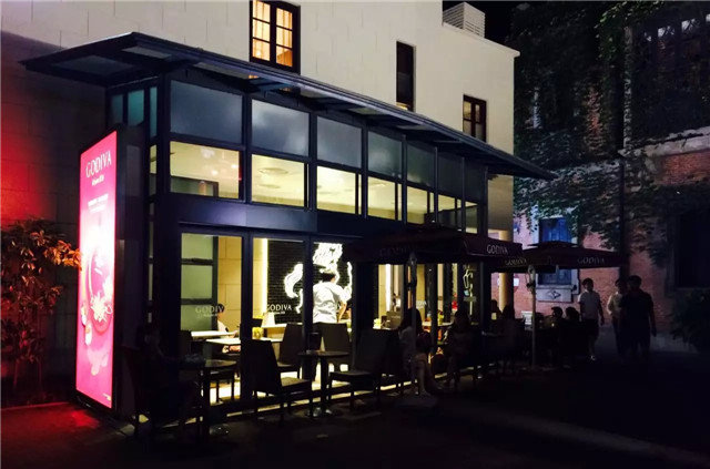 勃朗設計師上海街拍