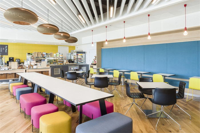 色彩活躍的辦公空間設計