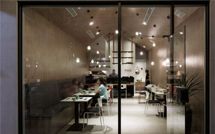 現(xiàn)代與日式風(fēng)格混搭的日式料理店設(shè)計(jì)