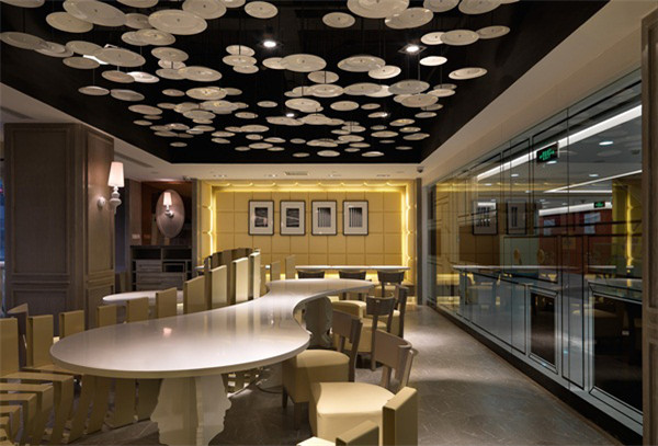 融合現(xiàn)代風格與新古典語匯的創(chuàng)意餐廳