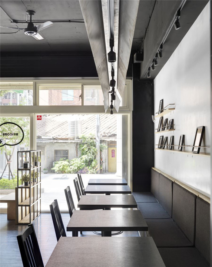 快餐店用餐區(qū)設(shè)計(jì)圖