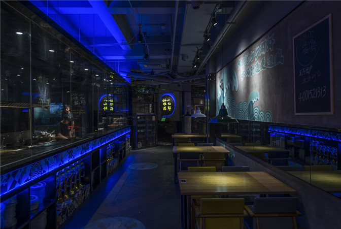 美式工業(yè)風(fēng)小龍蝦餐廳室內(nèi)設(shè)計(jì)方案