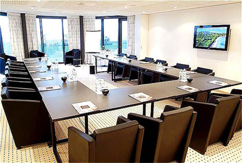 國外溫泉酒店設(shè)計(jì)案例：會(huì)議室