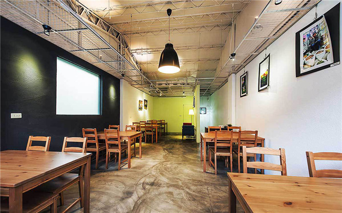 工業(yè)風(fēng)專業(yè)南歐料理餐廳設(shè)計效果圖