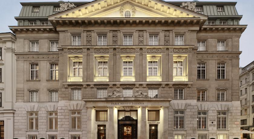 柏悅酒店外觀及入口處設(shè)計實(shí)景圖