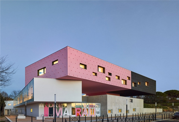 如樂高積木般有趣的彩色幼兒園設(shè)計(jì)案例