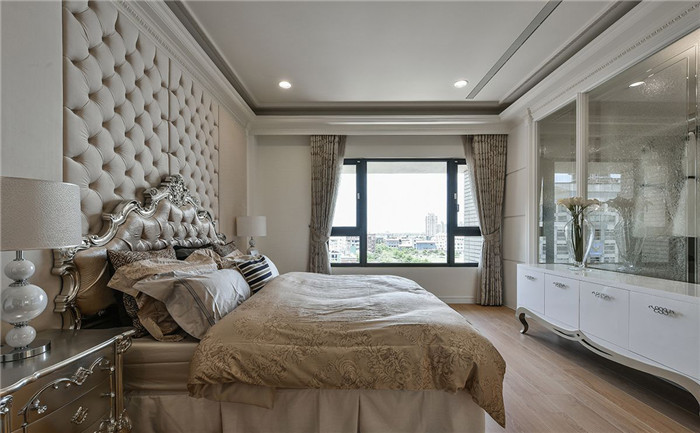 精致大器的400平古典風(fēng)別墅主臥設(shè)計效果圖