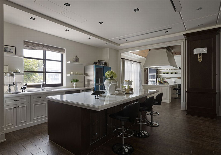 信陽大器美式別墅樣板間廚房裝修設(shè)計案例