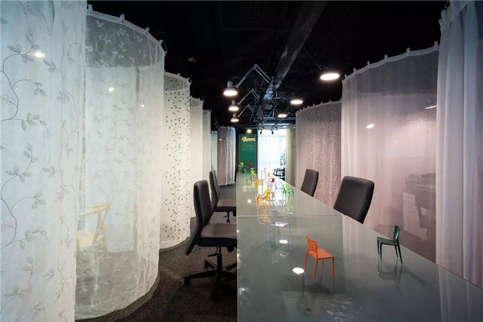 個(gè)性辦公室設(shè)計(jì)創(chuàng)意劃分空間設(shè)計(jì)方案