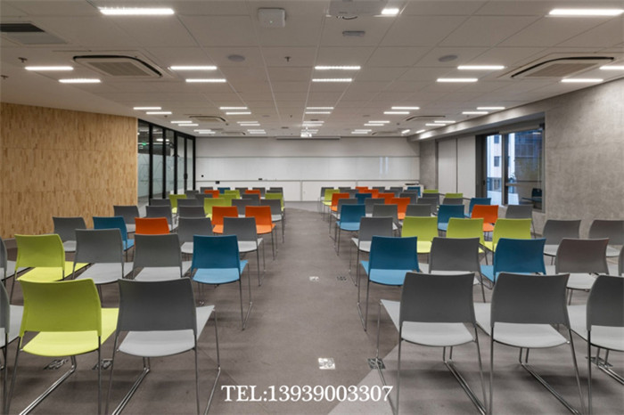 鄭州辦公室裝修設(shè)計(jì)公司-國(guó)外創(chuàng)意聯(lián)合辦公設(shè)計(jì)案例