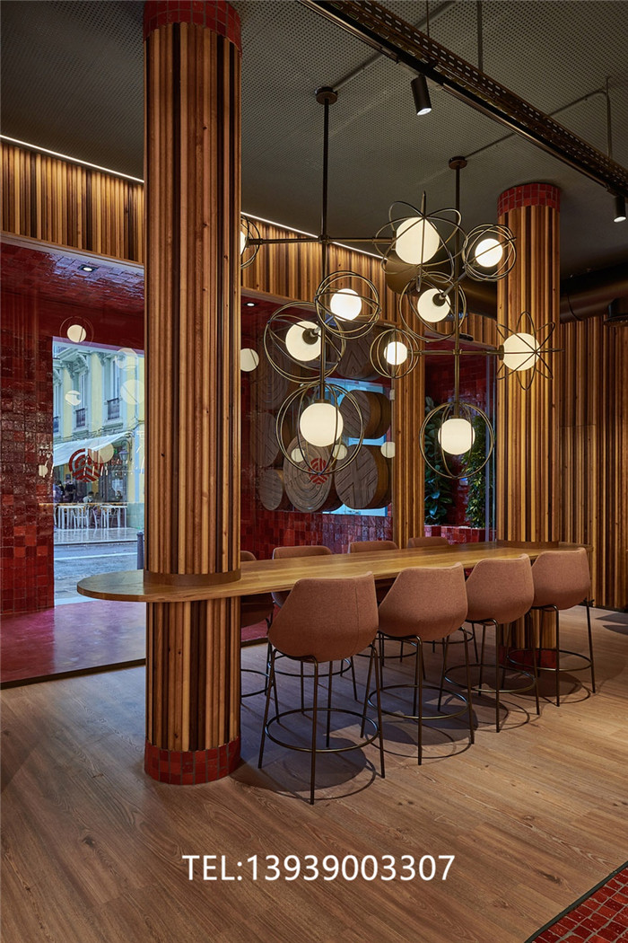 極具吸引力的巴倫西亞披薩連鎖餐廳裝修設(shè)計方案