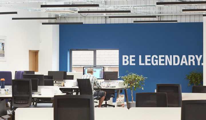 創(chuàng)意工業(yè)風(fēng)運動保健品公司辦公室裝修設(shè)計方案