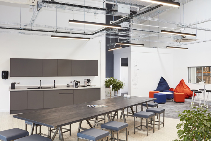 創(chuàng)意工業(yè)風(fēng)運動保健品公司辦公室裝修設(shè)計方案