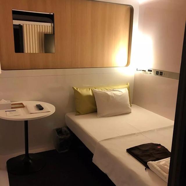 以機(jī)艙為靈感的First Cabin連鎖型膠囊旅館設(shè)計(jì)