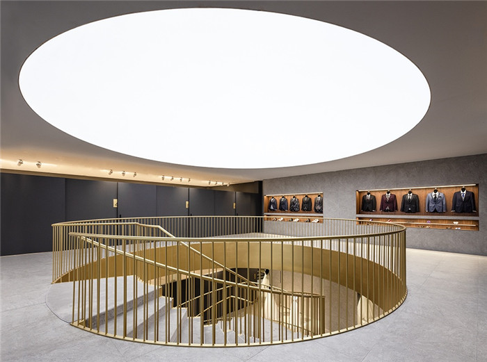 Sedka Novias婚紗店裝修設(shè)計(jì)  旋轉(zhuǎn)樓梯美哭了