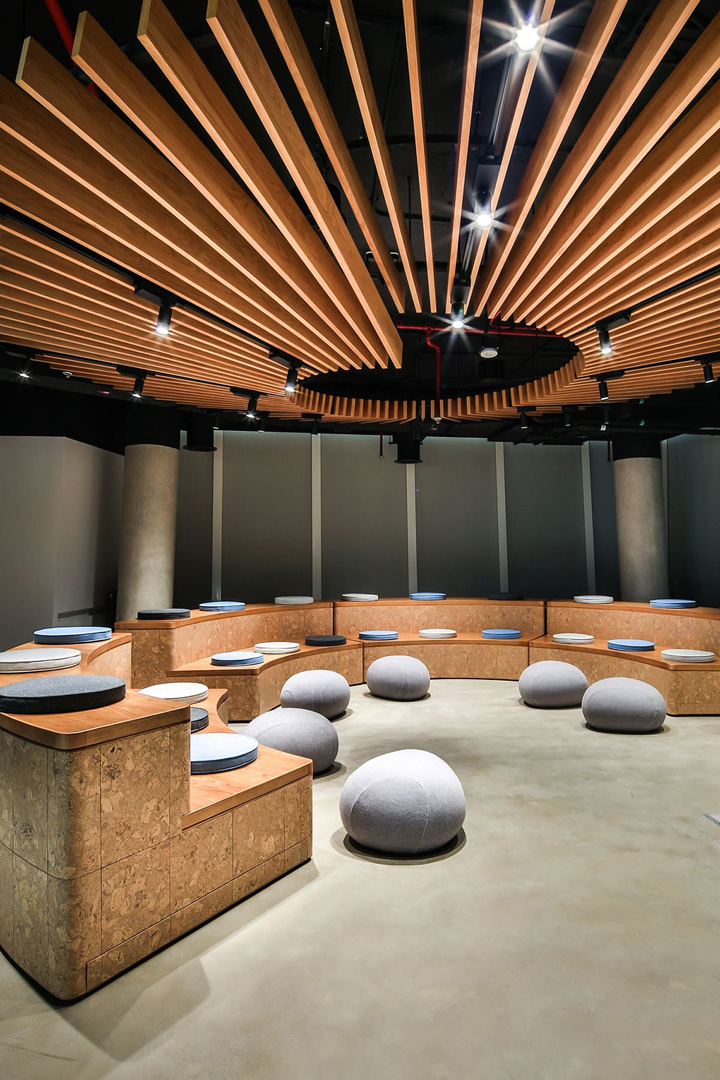 勃朗創(chuàng)意辦公設(shè)計公司分享迪拜智能化時尚辦公設(shè)計案例