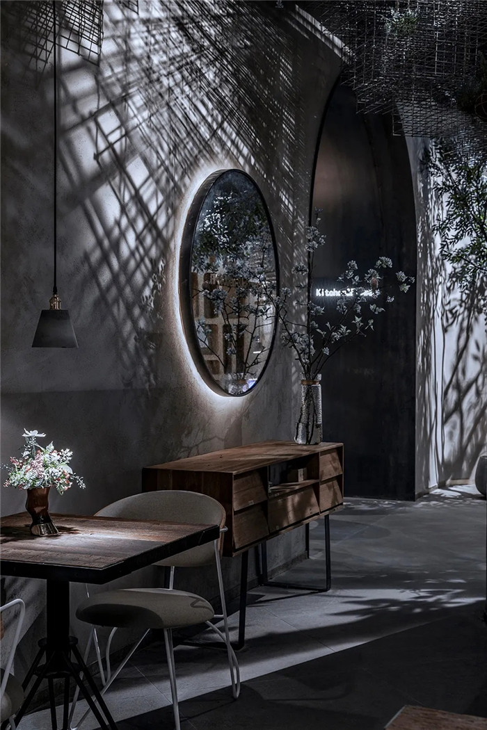 當(dāng)冰冷混凝土遇上花藝  北京花廚餐廳設(shè)計(jì)案例賞析