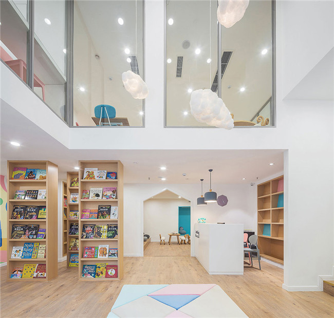 簡約單純又溫馨的英語親子閱讀館前臺設計方案