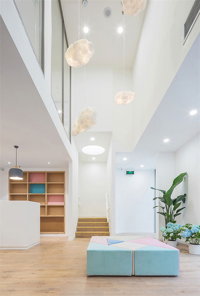 簡約單純又溫馨的英語親子閱讀館休閑區(qū)設計方案