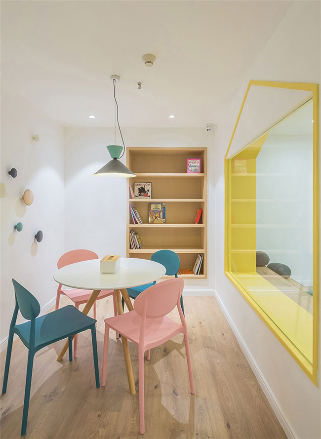 簡約單純又溫馨的英語親子閱讀館教室設計方案