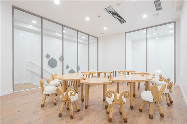 簡約單純又溫馨的英語親子閱讀館大教室設計方案