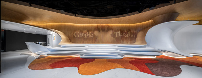 上海長(zhǎng)頸鹿高端美語教育培訓(xùn)機(jī)構(gòu)大廳舞臺(tái)裝修設(shè)計(jì)實(shí)景圖